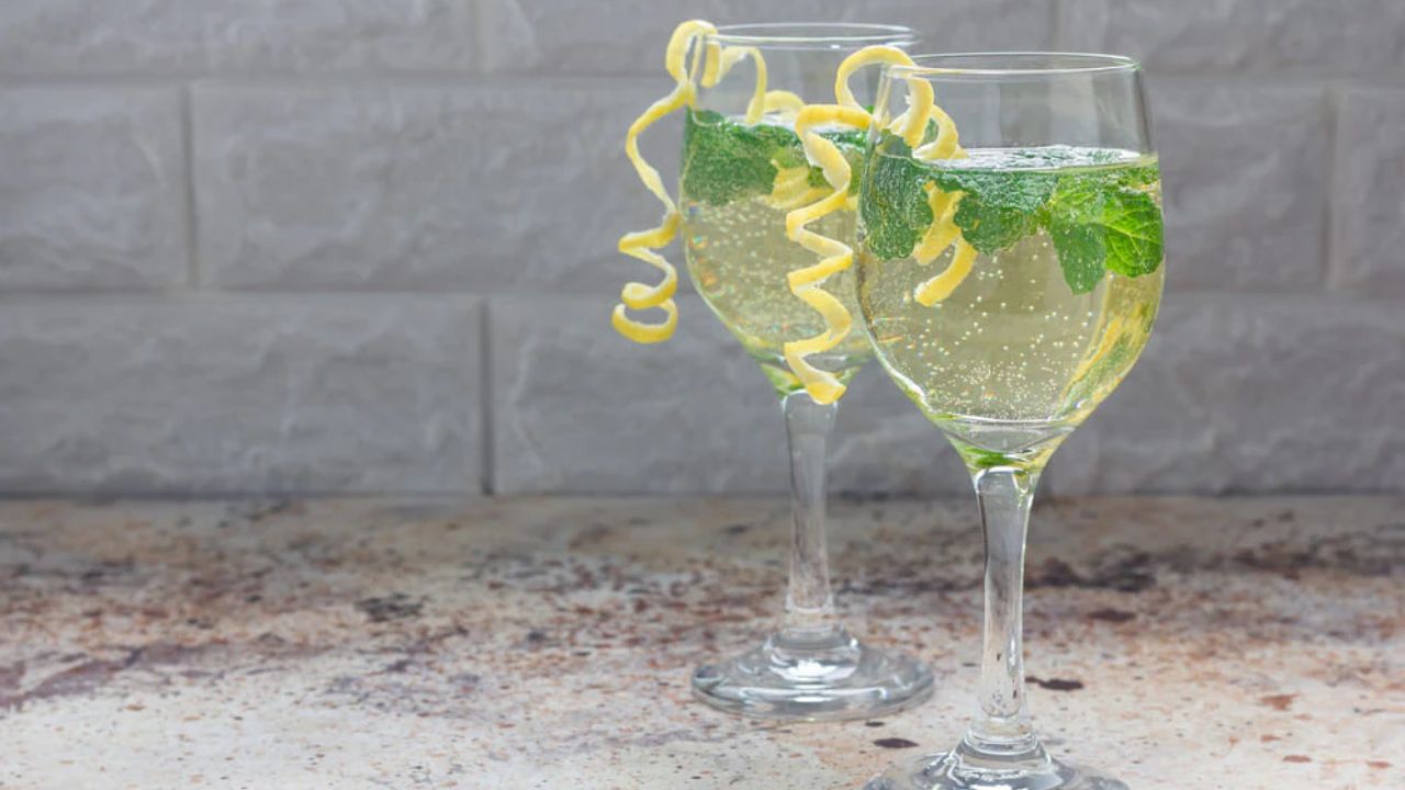 <br>White Wine Spritzer Recipe