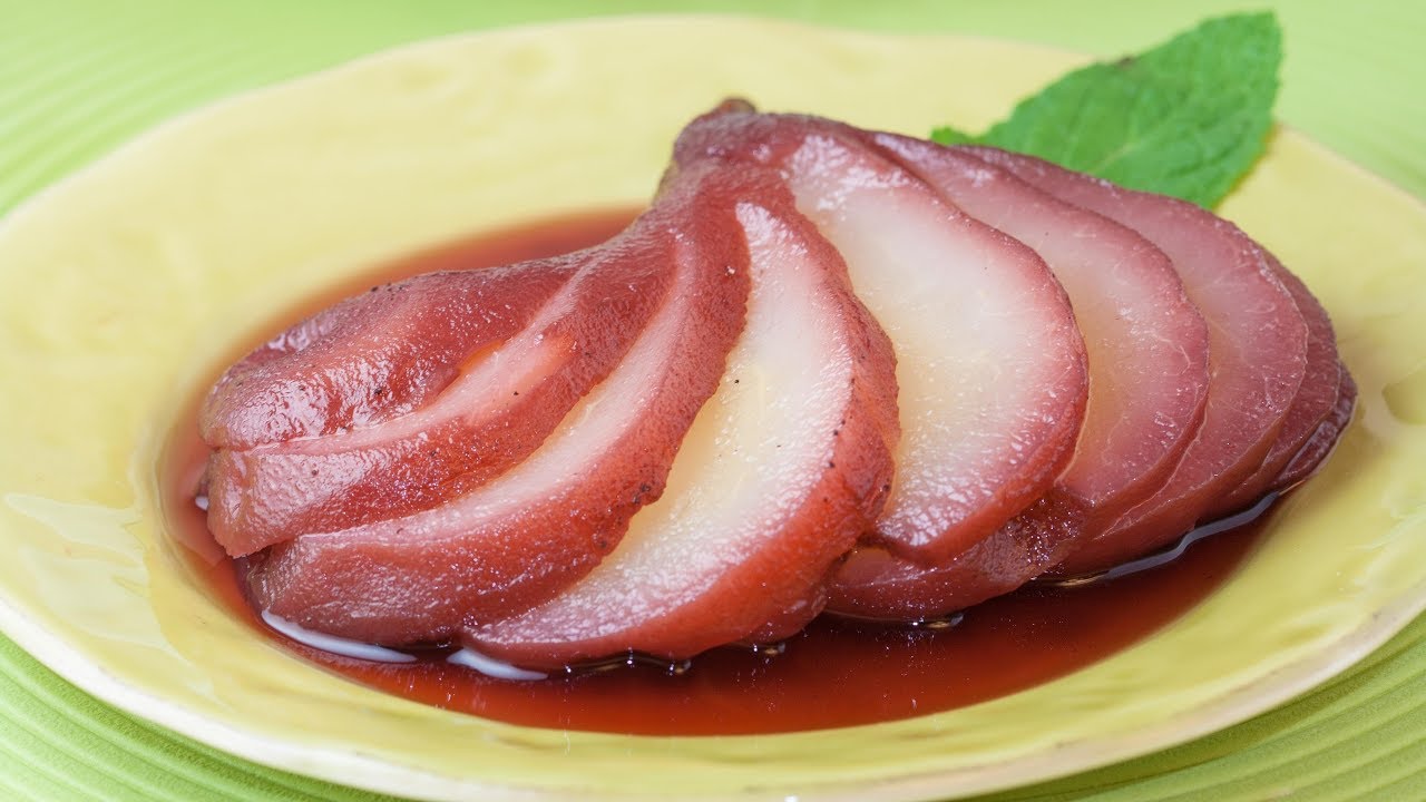 How to Make Poached Pears in Red Wine