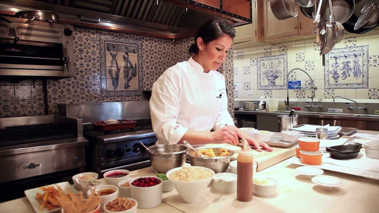 How to Make Mini Apple Pies and Mini Cranberry Streusel Pies | Dessert Presentation Ideas